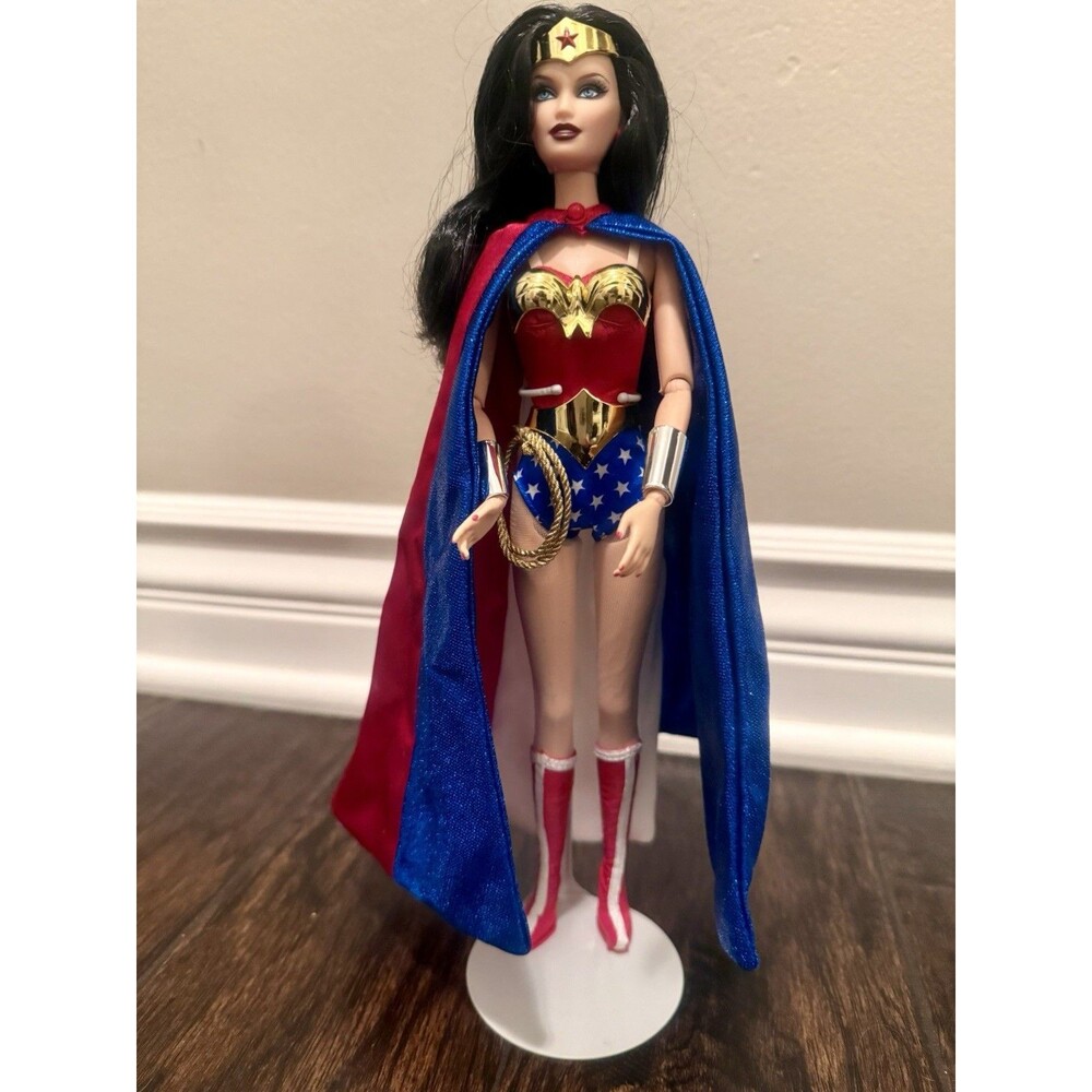 SOLD!!!! 2008 DC Wonder Woman Barbie by Mattel with Barbie stand Included